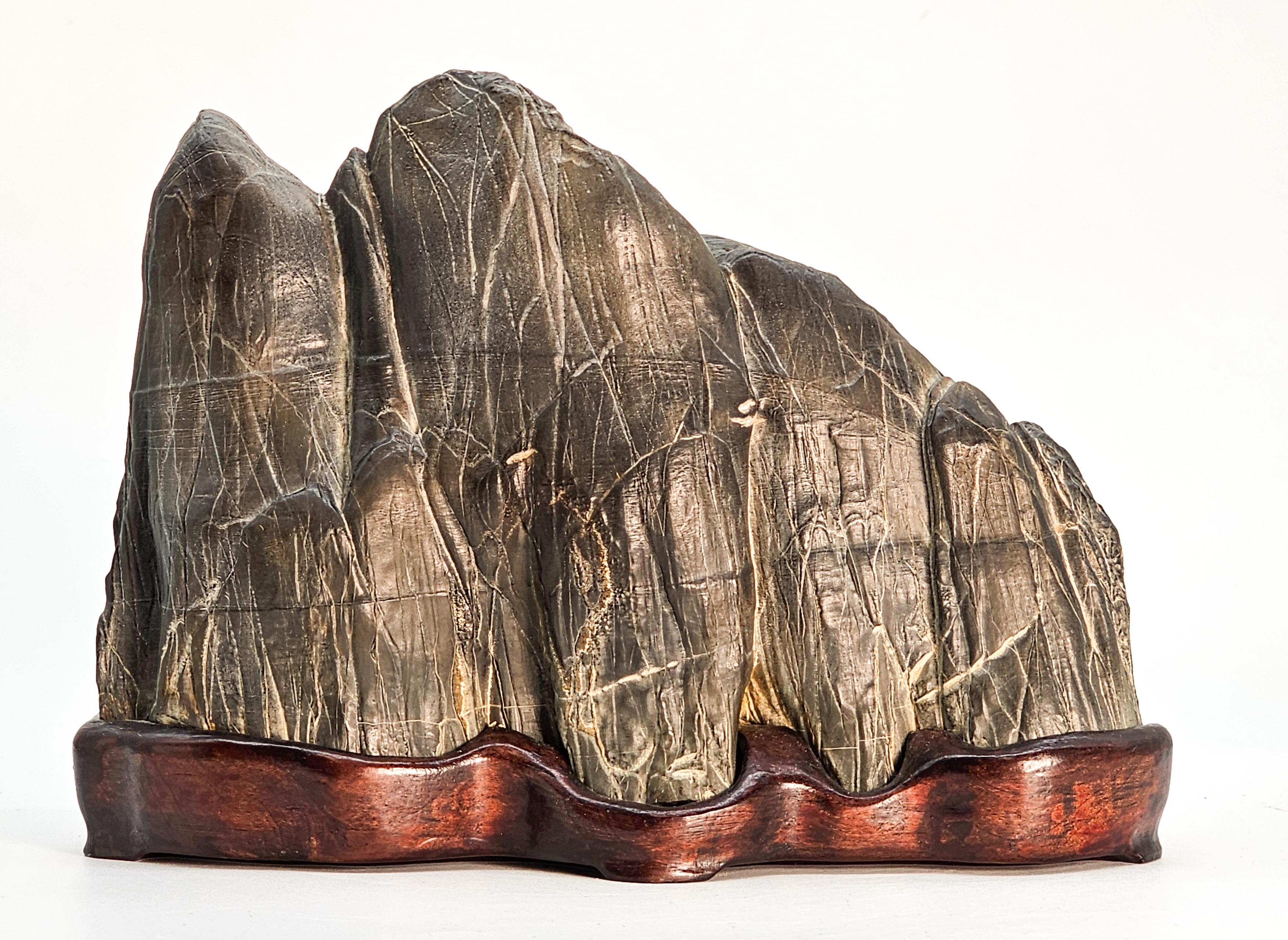 Suiseki aus den Apuanischen Alpen inkl. Daiza 20x10x15cm