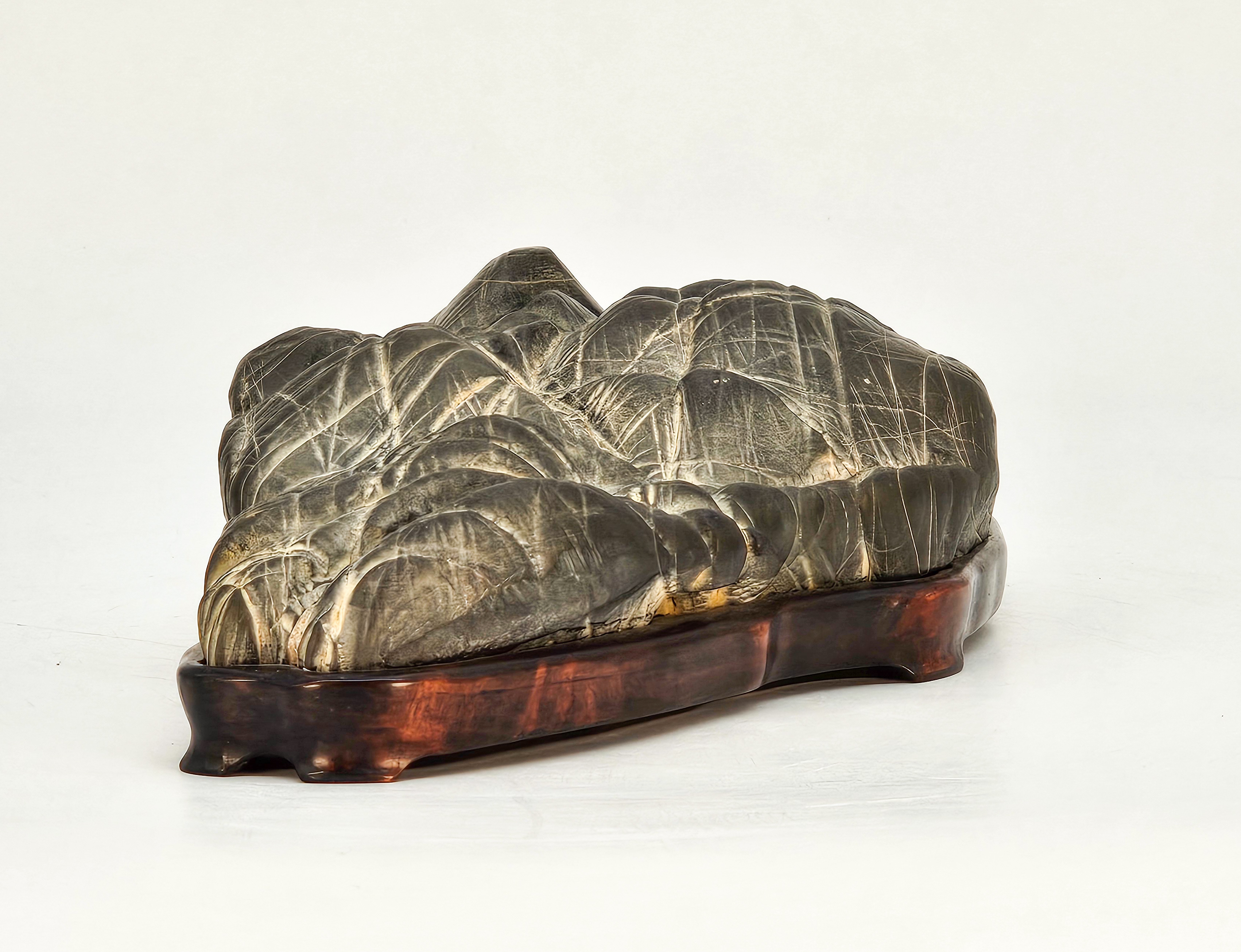 Suiseki aus den Apuanischen Alpen inkl. Daiza 25x12x6cm