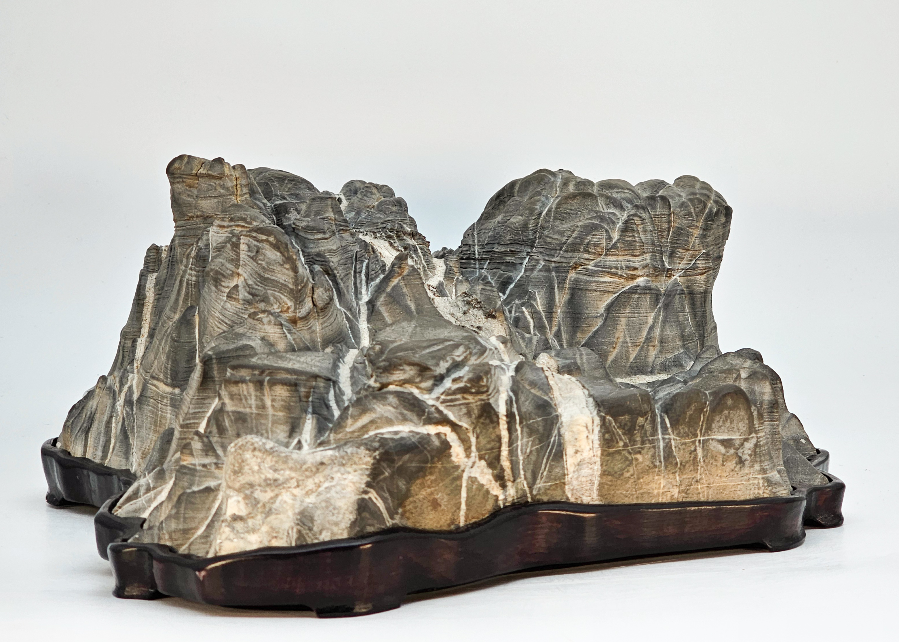 Suiseki aus den Apuanischen Alpen inkl. Daiza 55x33x14,5cm