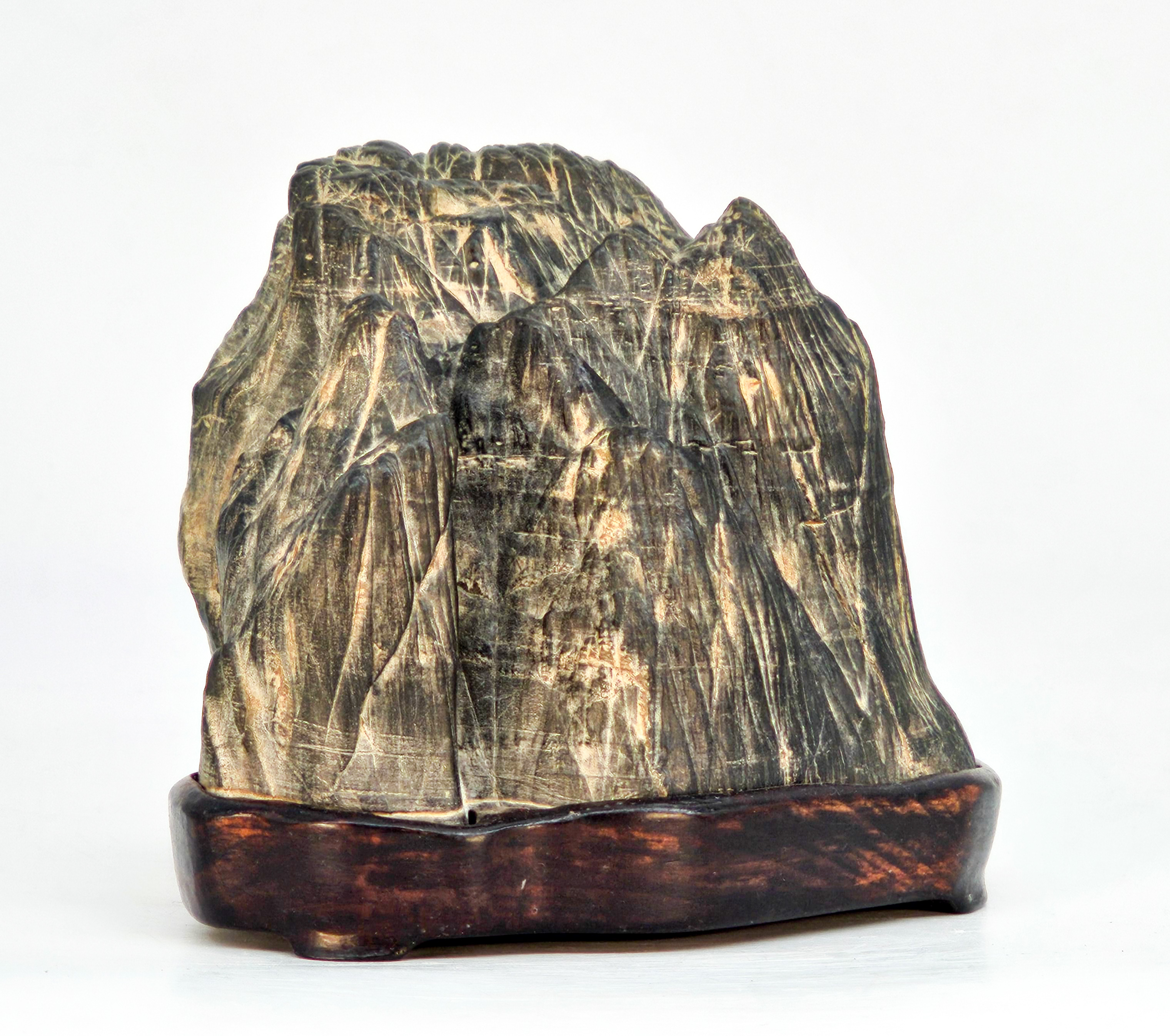 Suiseki aus den Apuanischen Alpen inkl. Daiza 15x12x11cm